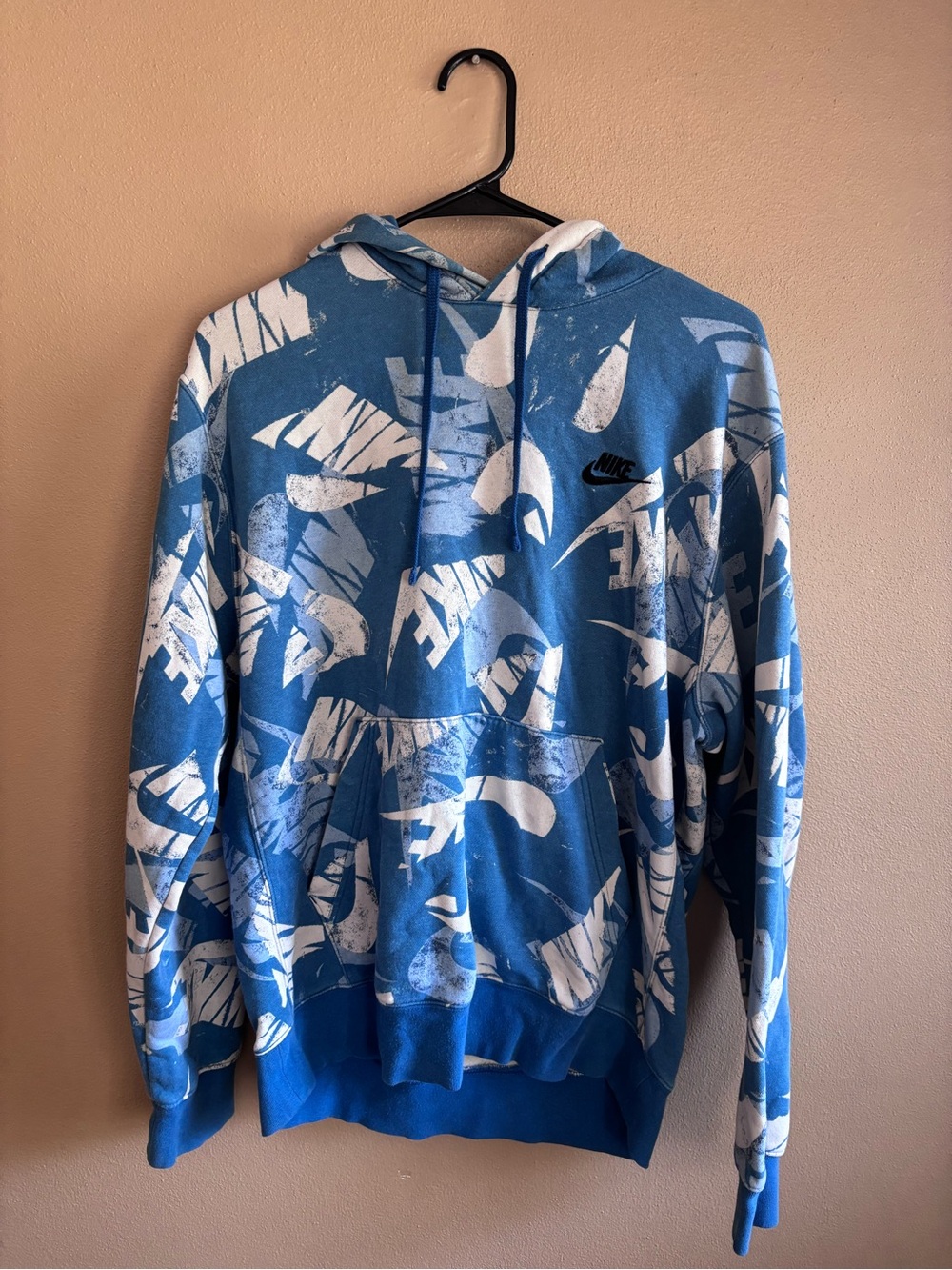 Nike Men’s Blue & White Allover Logo Graphic Hoodie